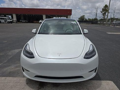Used 2023 Tesla Model Y Long Range AWD/4WD image 2