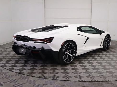 Used 2024 Lamborghini Revuelto image 5