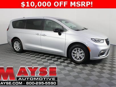 New 2026 Chrysler Pacifica Select