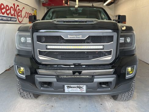 Used 2018 GMC Sierra 2500 SLT w/ Duramax Plus Package AWD/4WD image 3