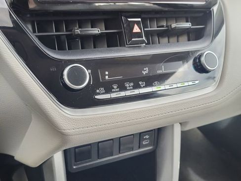 Used 2023 Toyota Corolla Cross L image 18