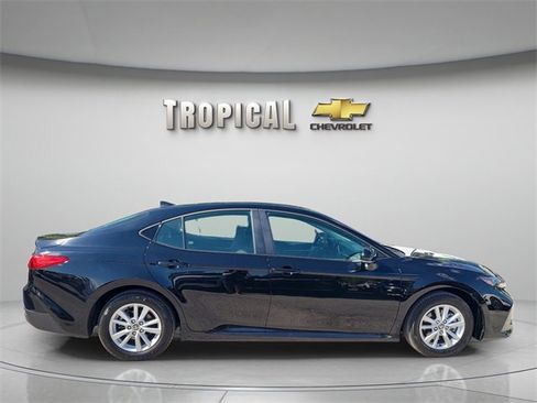 Used 2025 Toyota Camry LE image 6