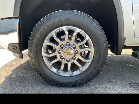 Used 2024 Chevrolet Silverado 2500 LTZ w/ LTZ Convenience Package AWD/4WD image 16