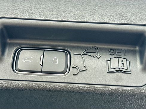 Used 2022 Ford Explorer Limited w/ Limited Technology Package image 34