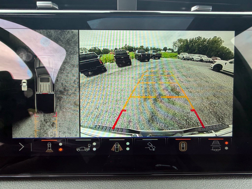 Used 2025 GMC Sierra 1500 AT4 w/ Technology Package AWD/4WD image 5