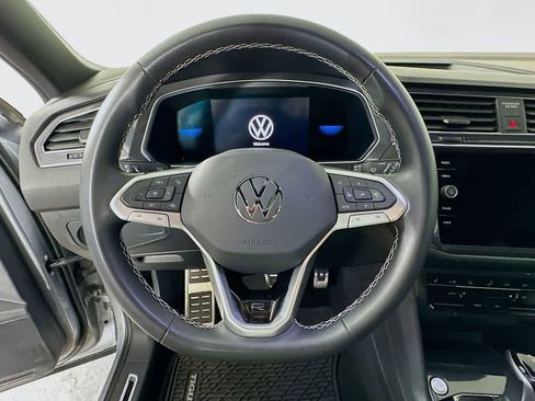 Used 2023 Volkswagen Tiguan SE R-Line image 17