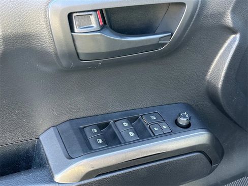 Used 2022 Toyota Tacoma TRD Off-Road image 16