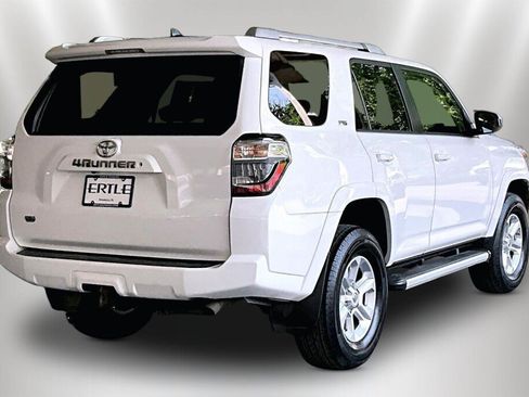Used 2018 Toyota 4Runner SR5 AWD/4WD image 5