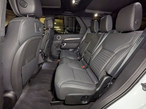 New 2025 Land Rover Discovery Dynamic SE image 16