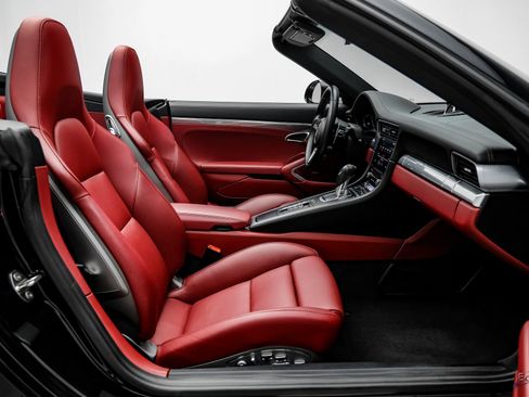 Used 2019 Porsche 911 Turbo image 50