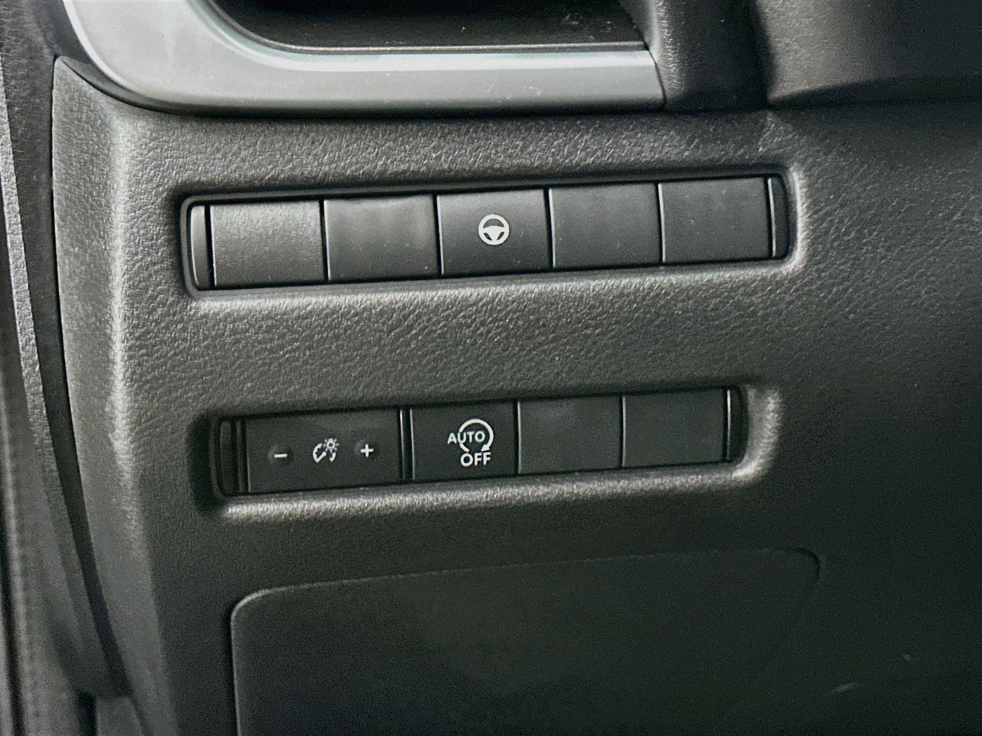 Used 2023 Nissan Rogue SV AWD/4WD image 17