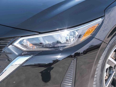 Used 2025 Nissan Sentra SV FWD image 12