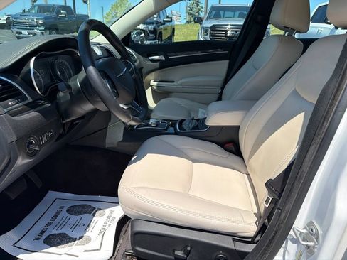 Used 2017 Chrysler 300 Limited w/ 300 Premium Group RWD image 13
