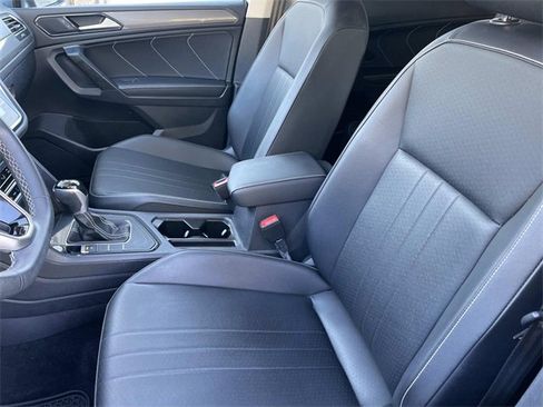 Used 2022 Volkswagen Tiguan SE image 21