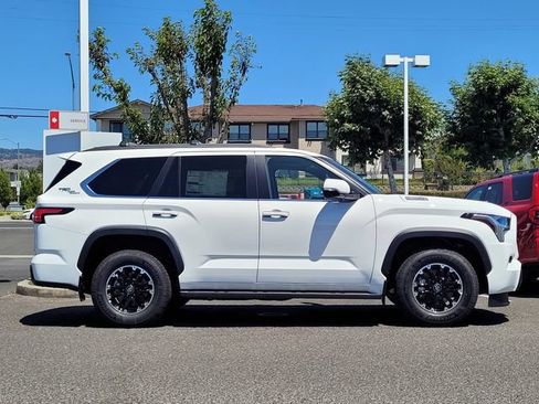 New 2026 Toyota Sequoia SR5 AWD/4WD image 4