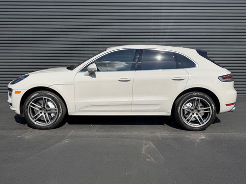 Certified 2021 Porsche Macan Turbo AWD/4WD image 35