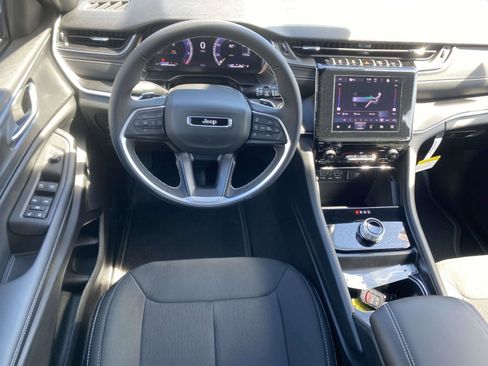 New 2025 Jeep Grand Cherokee Laredo X image 11