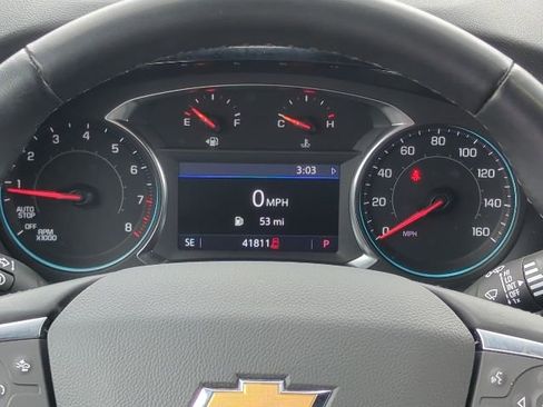 Used 2023 Chevrolet Traverse LT FWD image 8