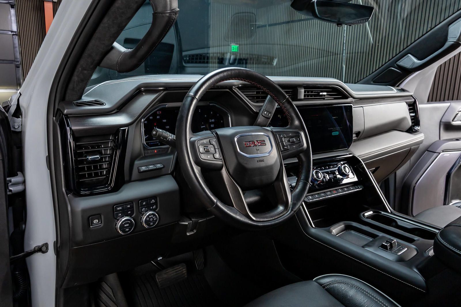 Used 2025 GMC Sierra 2500 AT4X w/ AT4X AEV Edition AWD/4WD image 17
