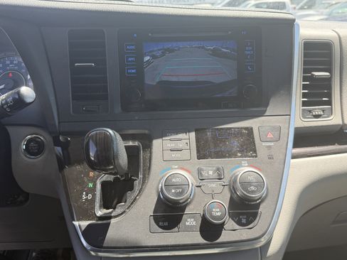Used 2015 Toyota Sienna XLE w/ XLE Navigation Package image 10