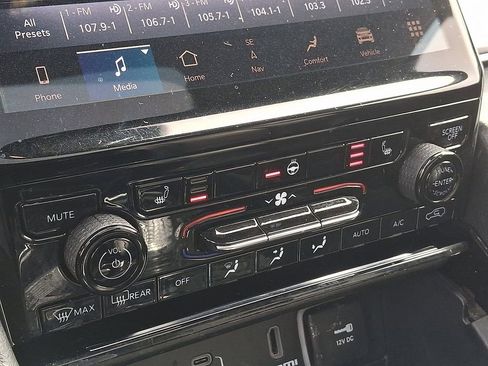 Used 2023 Jeep Grand Cherokee 4WD 4xe image 17