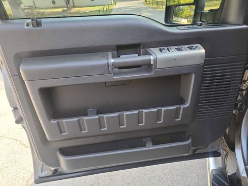 Used 2011 Ford F250 Lariat w/ Lariat Interior Pkg image 16
