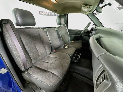 Used 2004 Chevrolet Silverado 2500 W/T RWD image 20