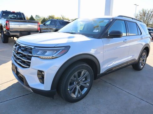 New 2026 Ford Explorer Active w/ Active Comfort Package image 12