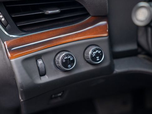 Used 2018 Cadillac Escalade Premium Luxury image 13