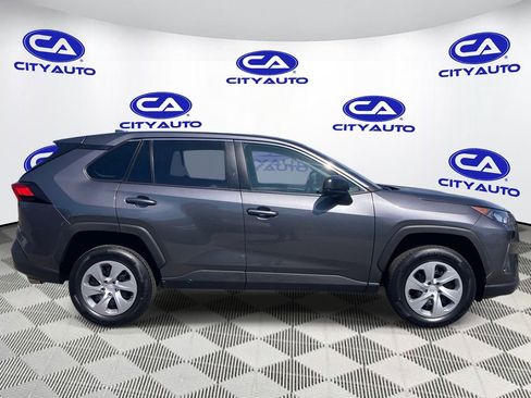 Used 2022 Toyota RAV4 LE FWD image 2