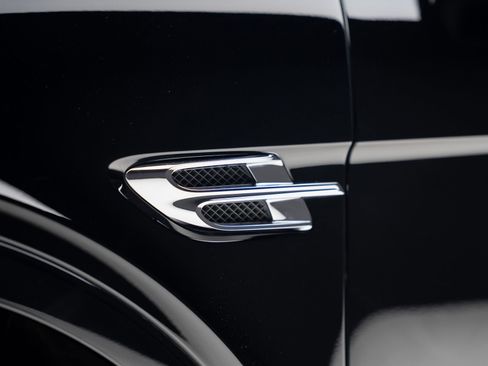 Used 2018 Bentley Bentayga AWD/4WD image 23