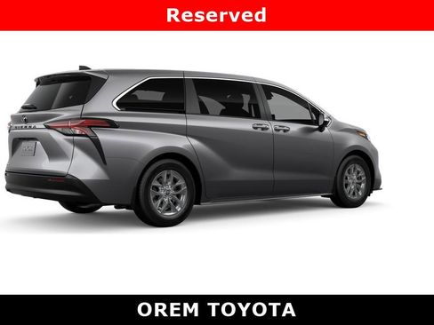 New 2026 Toyota Sienna LE image 10