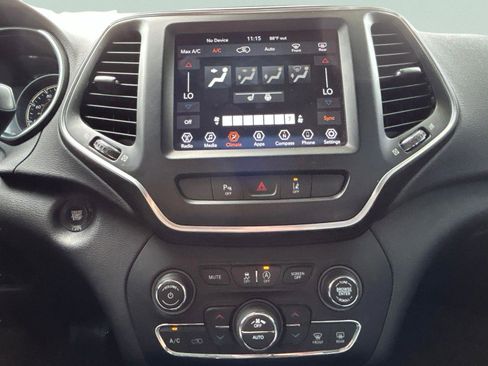 Certified 2021 Jeep Cherokee Latitude Lux w/ Comfort/Convenience Group FWD image 17