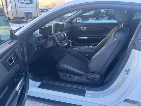 Used 2024 Ford Mustang Coupe image 11