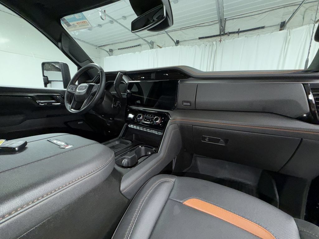 Used 2025 GMC Sierra 2500 AT4 AWD/4WD image 19