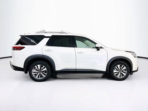 Used 2023 Nissan Pathfinder SL w/ Black Appearance Package AWD/4WD image 10