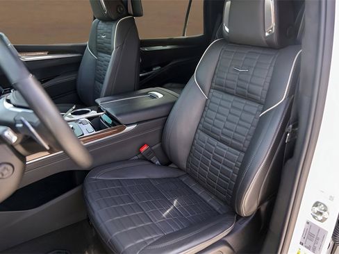 Used 2025 Cadillac Escalade Sport Platinum image 7