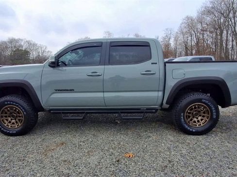 Used 2023 Toyota Tacoma TRD Sport image 5