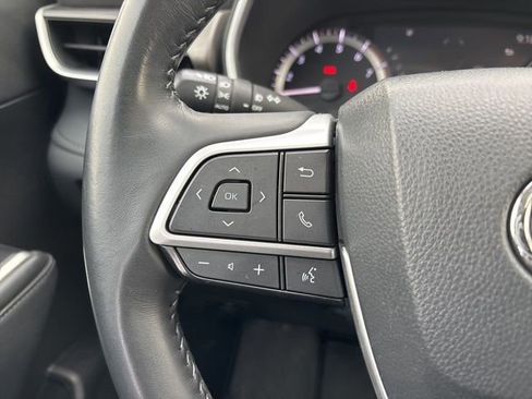 Certified 2023 Toyota Highlander XLE image 31