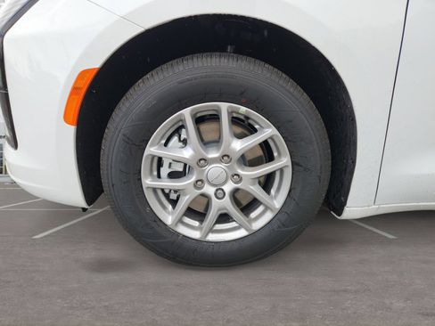 New 2027 Chrysler Pacifica Select FWD image 10