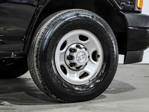 Used 2019 Chevrolet Express 2500 w/ Driver Convenience Package image 34