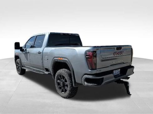 Used 2024 GMC Sierra 2500 AT4 w/ Technology Package AWD/4WD image 6