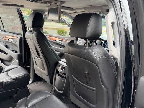 Used 2018 Cadillac Escalade ESV Premium Luxury image 21