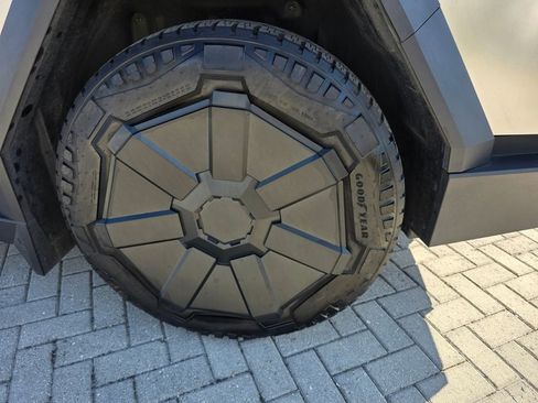 Used 2024 Tesla Cybertruck AWD Crew Cab image 19