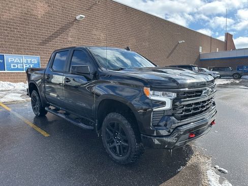 Used 2024 Chevrolet Silverado 1500 LT Trail Boss w/ Convenience Package II image 2