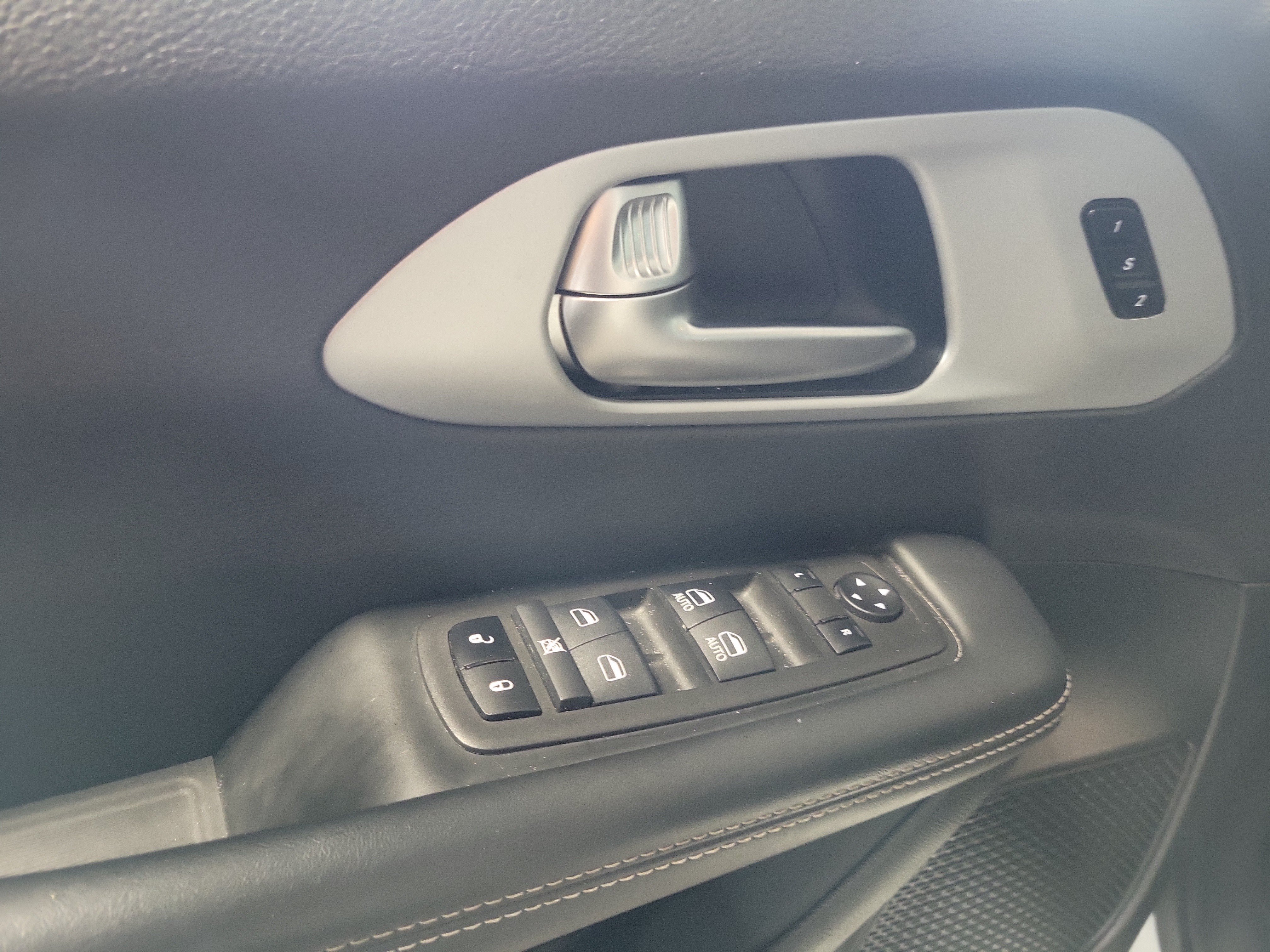 Used 2024 Chrysler Pacifica Limited FWD image 22
