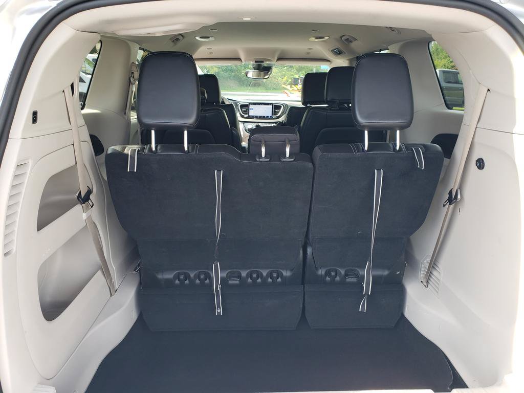 Used 2023 Chrysler Pacifica Touring-L FWD image 7