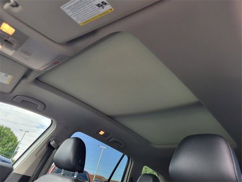 Used 2018 Volkswagen Atlas SEL Premium image 11