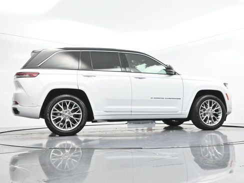 Used 2022 Jeep Grand Cherokee Summit w/ Luxury Tech Group V AWD/4WD image 57