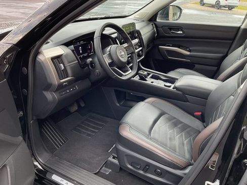 Used 2024 Nissan Pathfinder Platinum w/ Cargo Package AWD/4WD image 11